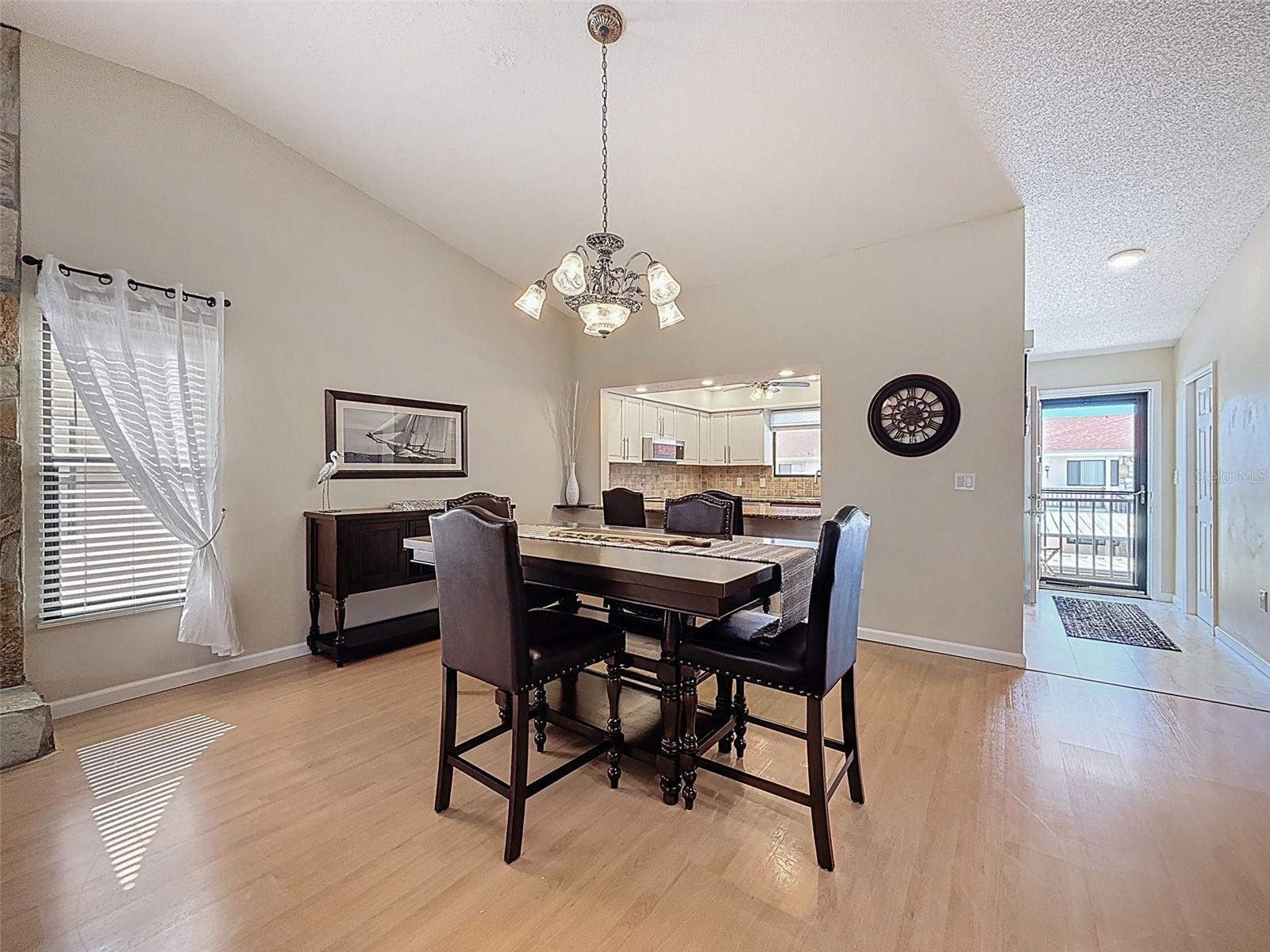 Image 17 of 41 For 9981 Eagles Point Circle 4