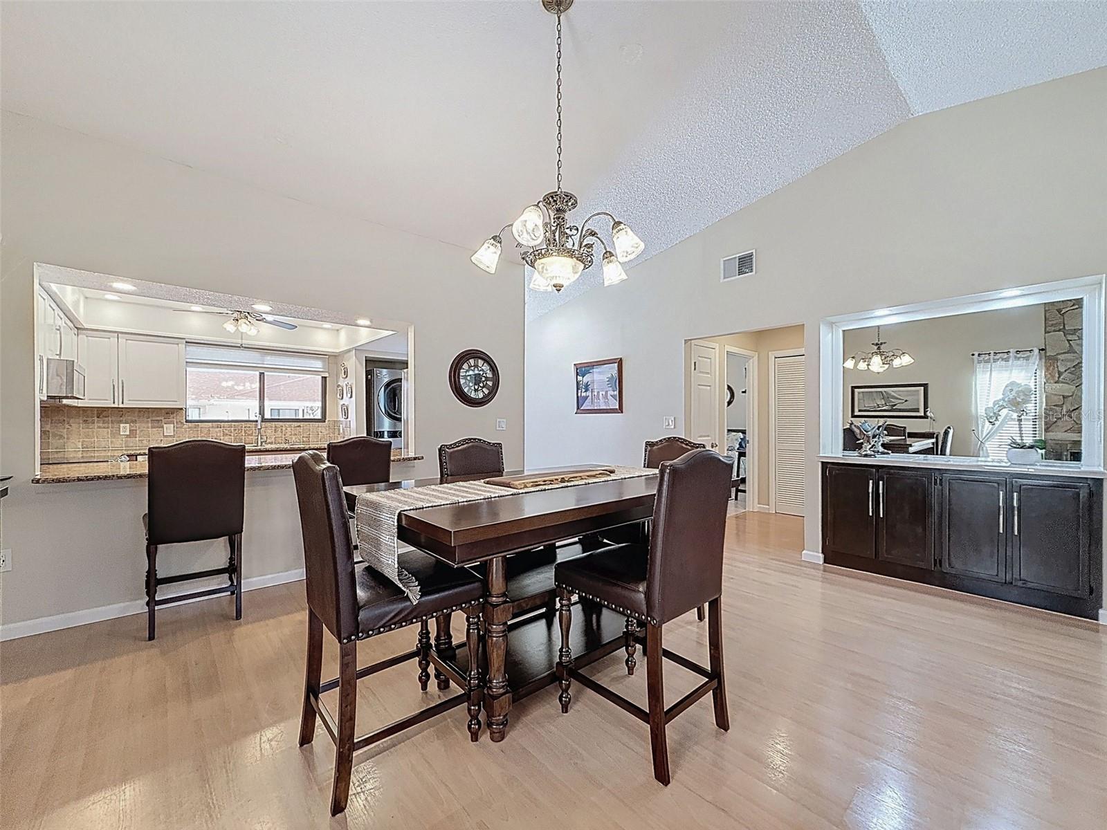 Image 18 of 41 For 9981 Eagles Point Circle 4