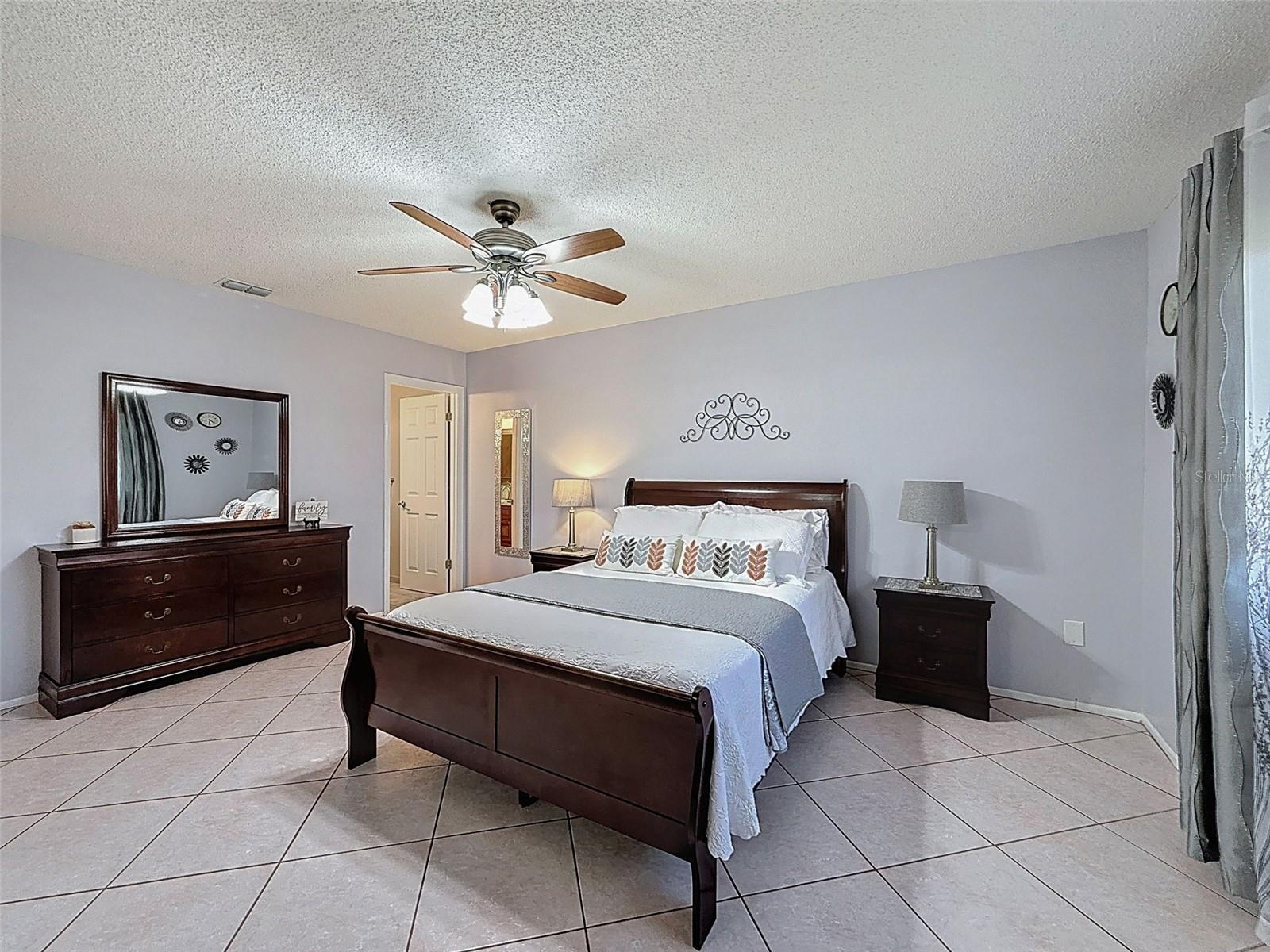 Image 21 of 41 For 9981 Eagles Point Circle 4