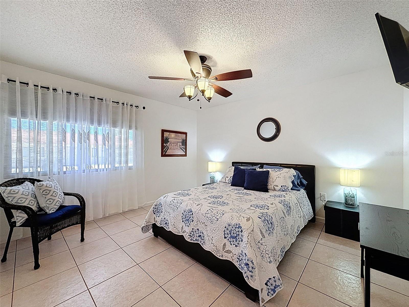 Image 25 of 41 For 9981 Eagles Point Circle 4