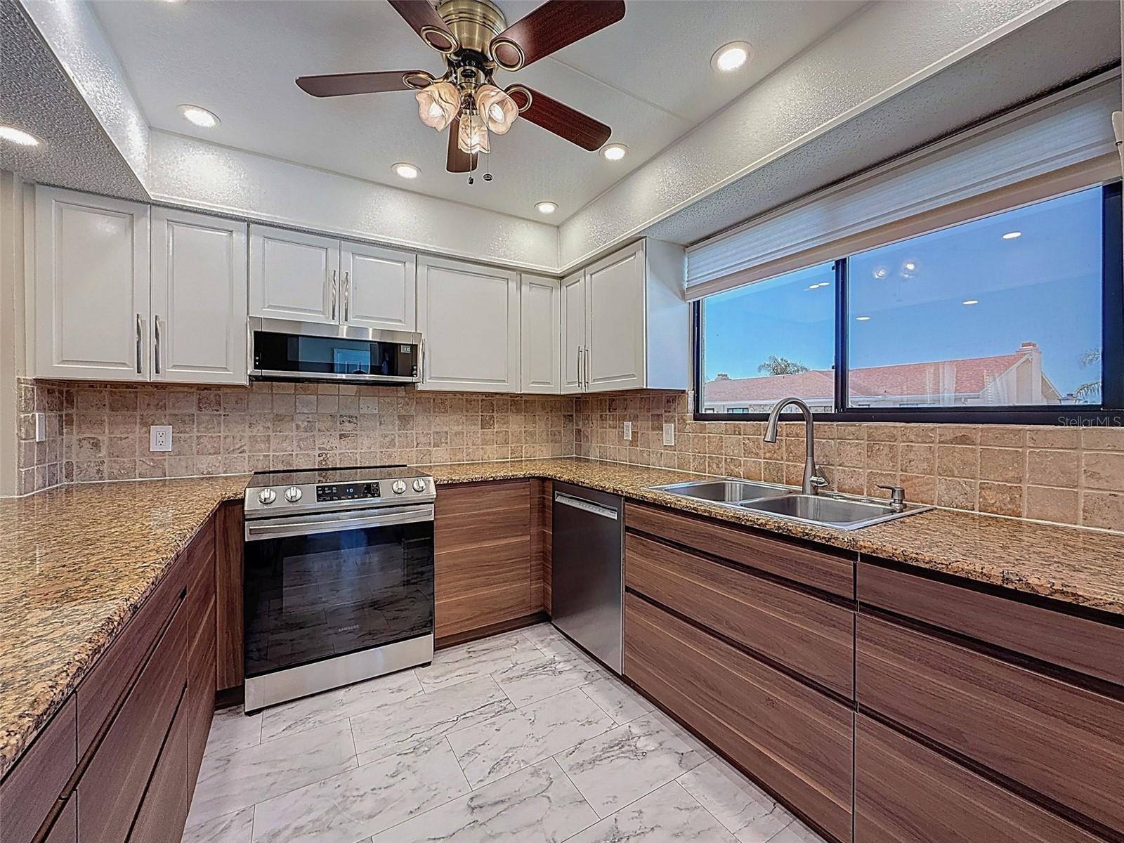 Image 3 of 41 For 9981 Eagles Point Circle 4