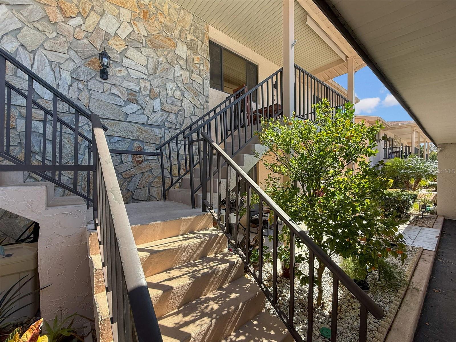 Image 4 of 41 For 9981 Eagles Point Circle 4