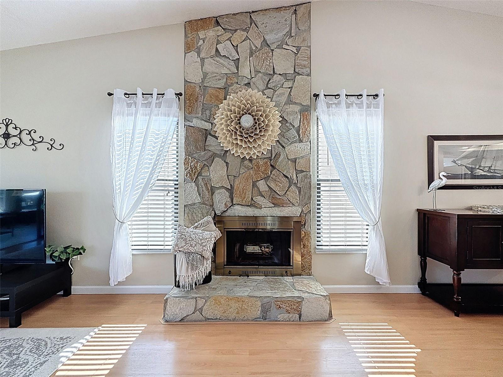 Image 8 of 41 For 9981 Eagles Point Circle 4