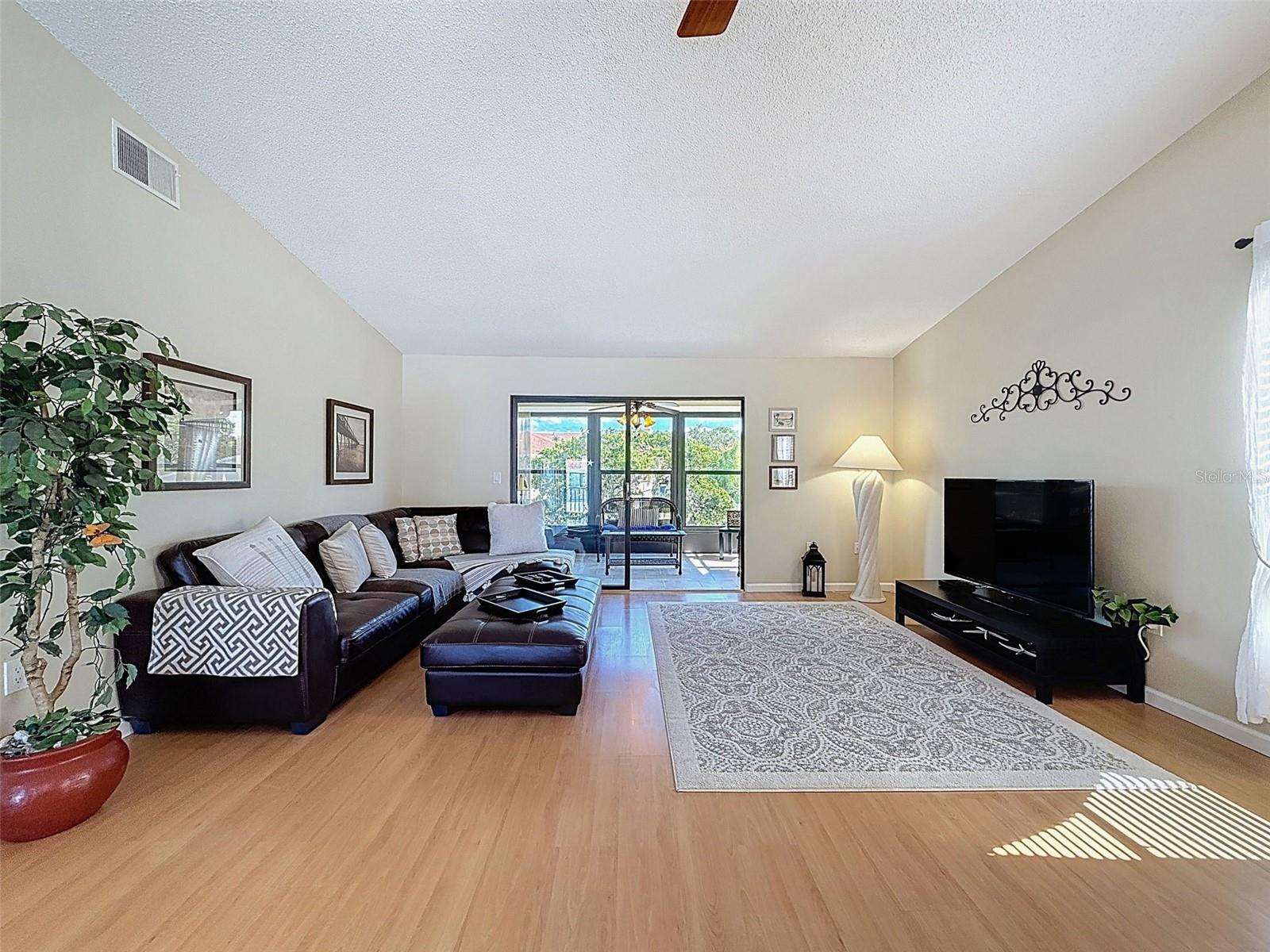 Image 9 of 41 For 9981 Eagles Point Circle 4