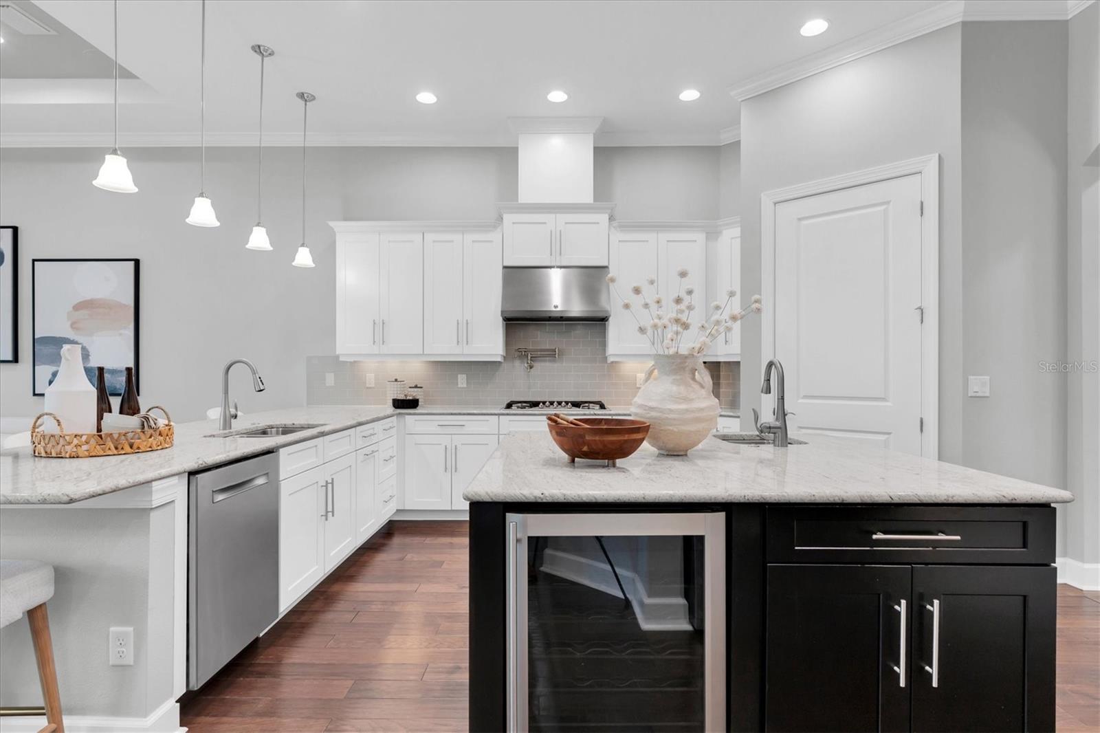 Listing photo id 17 for 1403 Merry Water Drive