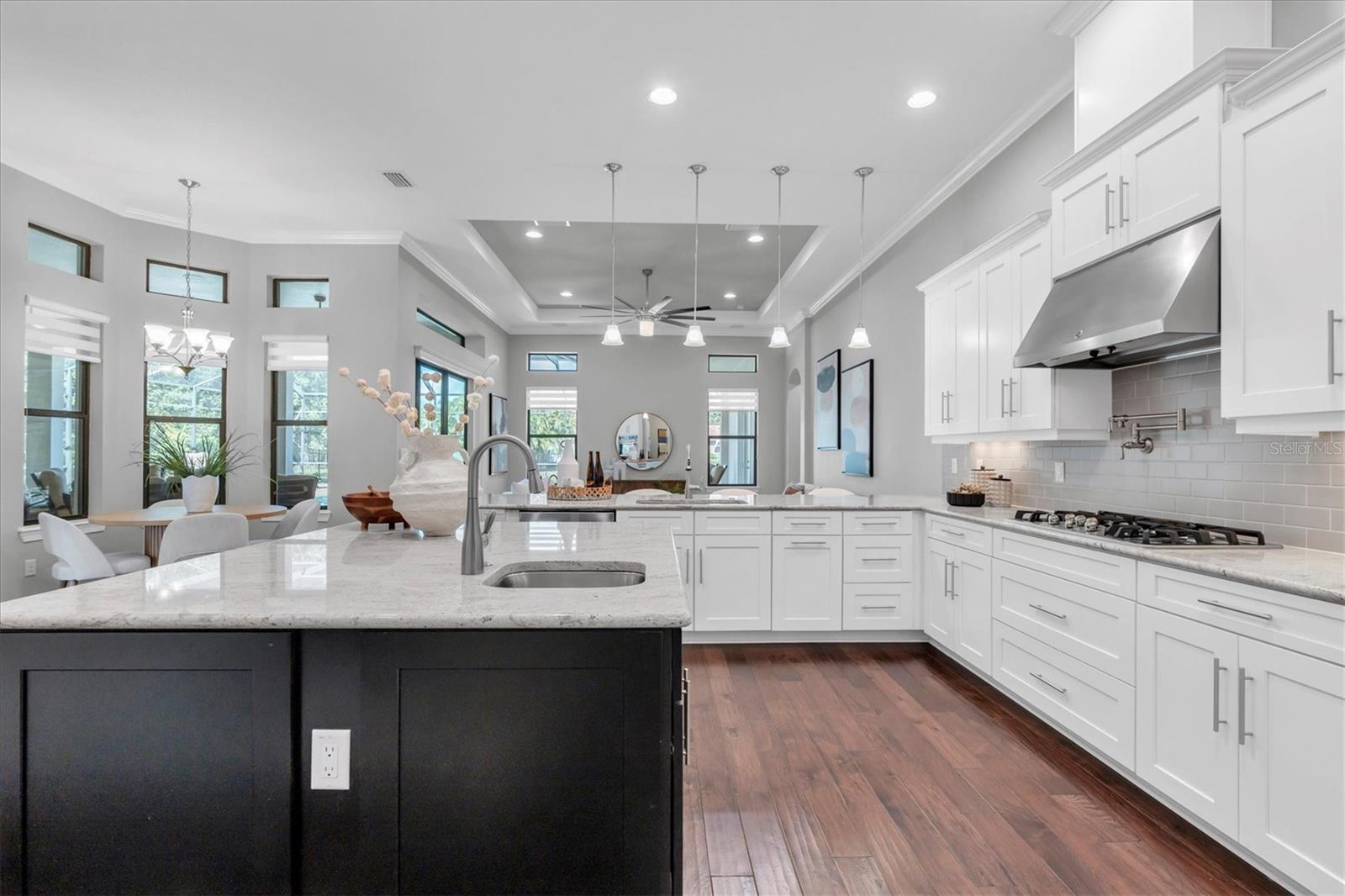 Listing photo id 20 for 1403 Merry Water Drive