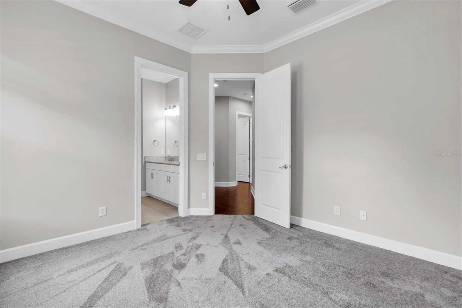 Listing photo id 33 for 1403 Merry Water Drive