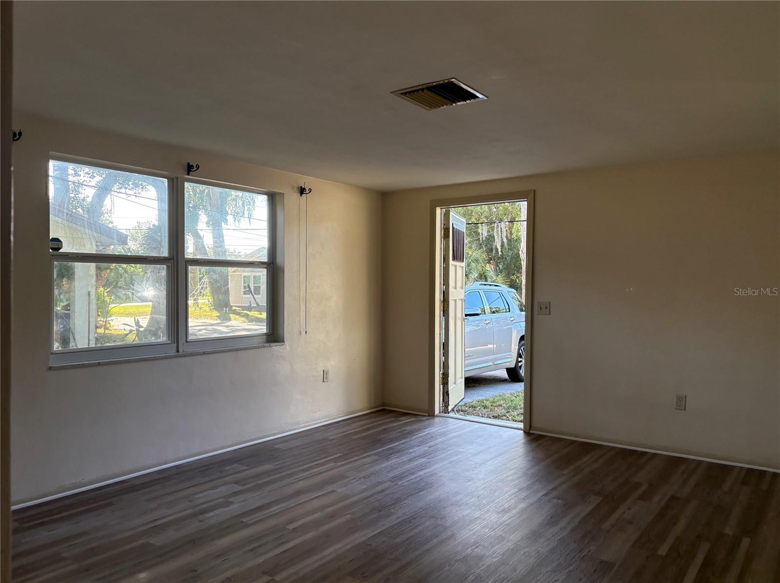 Image 2 of 7 For 5709 Homecrest Road