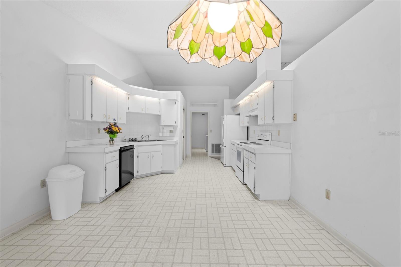 Image 18 of 52 For 18810 Majestic Oak Court