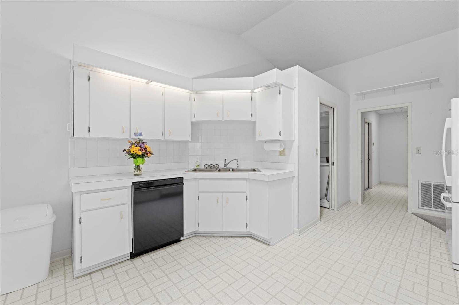 Image 19 of 52 For 18810 Majestic Oak Court