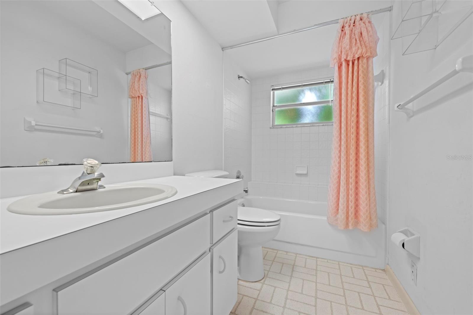 Image 26 of 52 For 18810 Majestic Oak Court