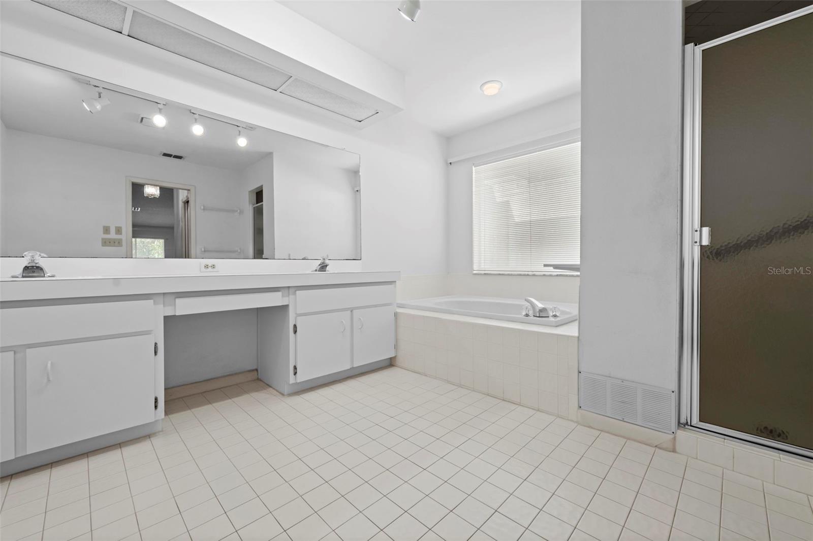 Image 41 of 52 For 18810 Majestic Oak Court