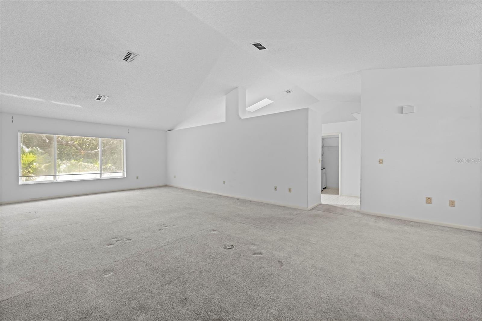 Image 7 of 52 For 18810 Majestic Oak Court