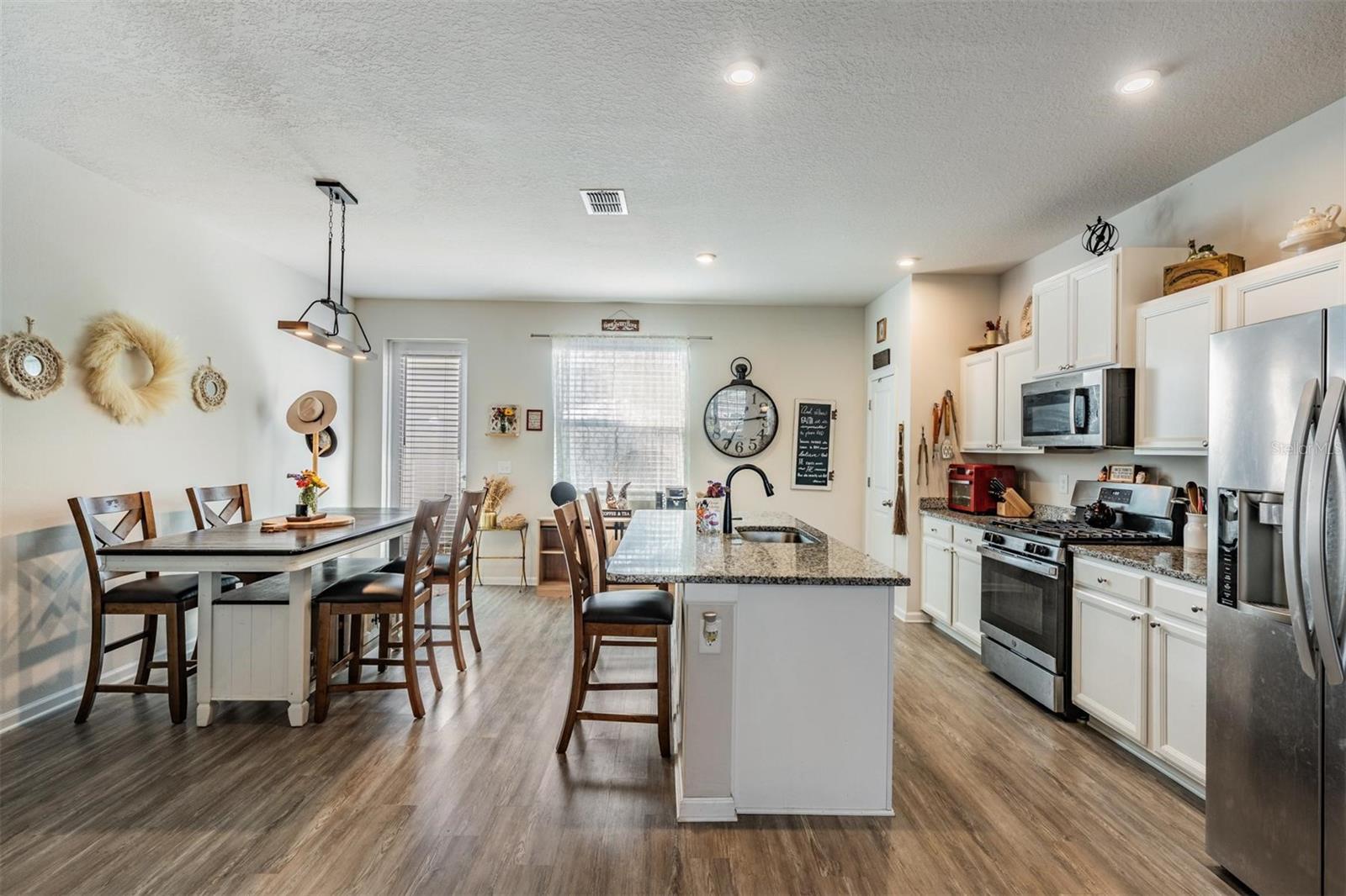 Image 4 of 32 For 15068 Caravan Avenue