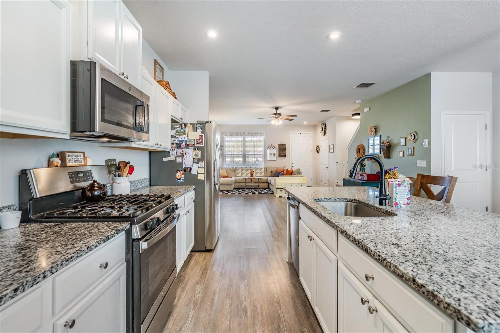 Image 7 of 32 For 15068 Caravan Avenue