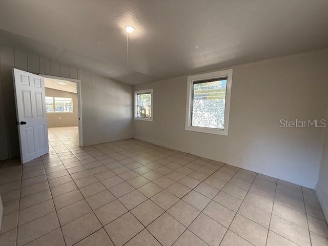 Listing photo id 15 for 21493 Campbell Drive
