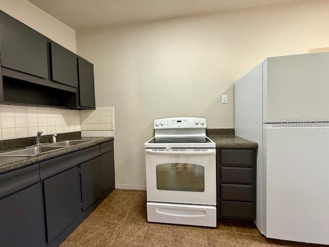 Listing photo id 6 for 21493 Campbell Drive