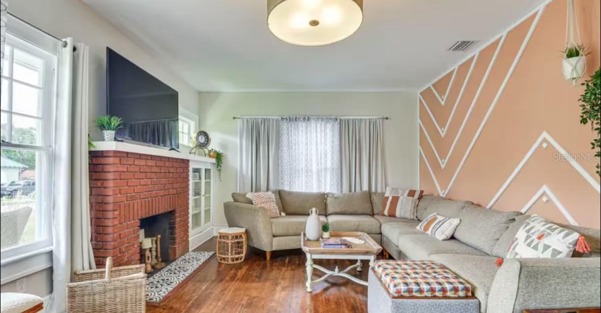 Image 3 of 26 For 618 19th Street W