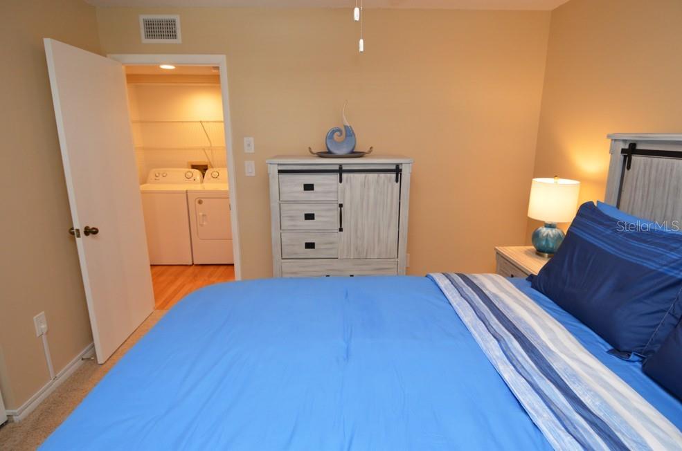 Image 48 of 100 For 1316 Pasadena Avenue S 407