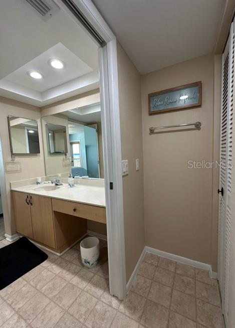 Image 77 of 100 For 1316 Pasadena Avenue S 407