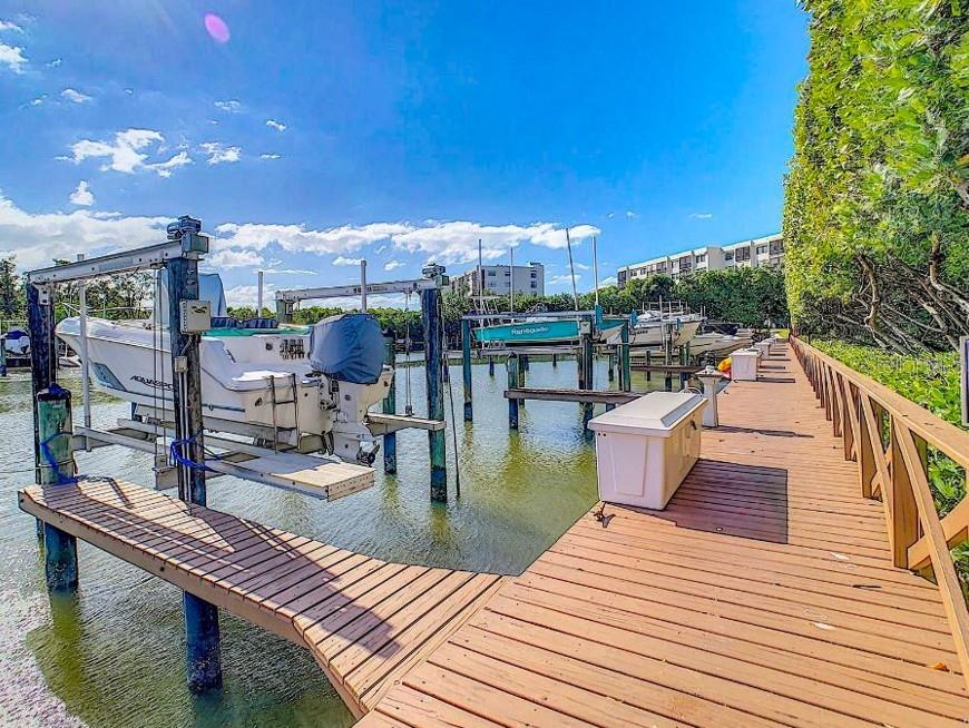 Image 86 of 100 For 1316 Pasadena Avenue S 407