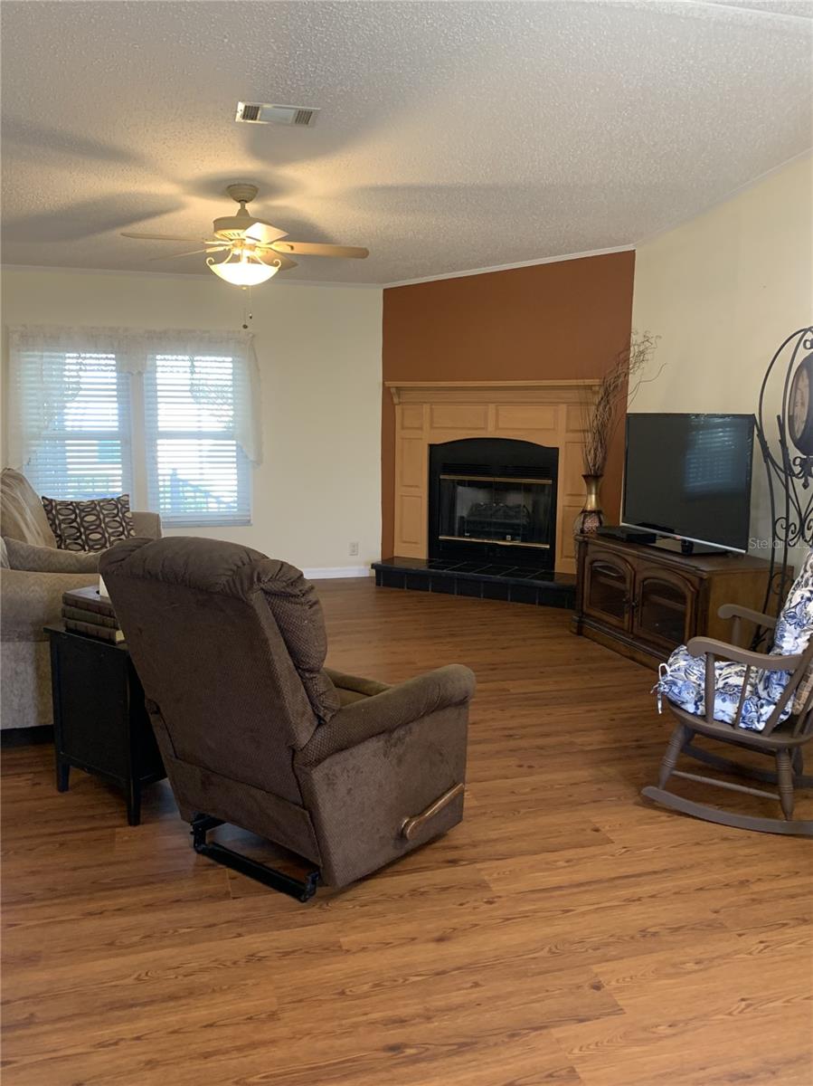 Image 4 of 28 For 8127 Fortune Hunter Drive