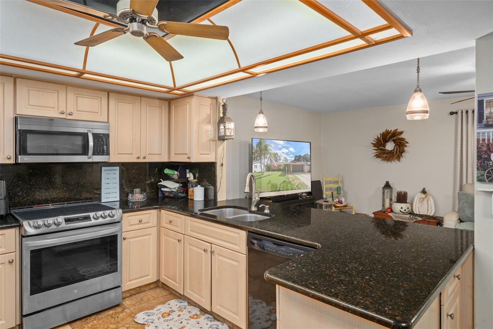 Image 14 of 39 For 1407 Garden Avenue