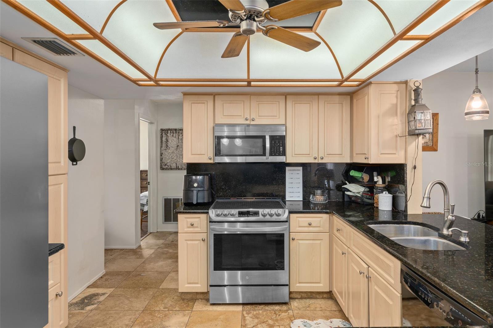 Image 15 of 39 For 1407 Garden Avenue