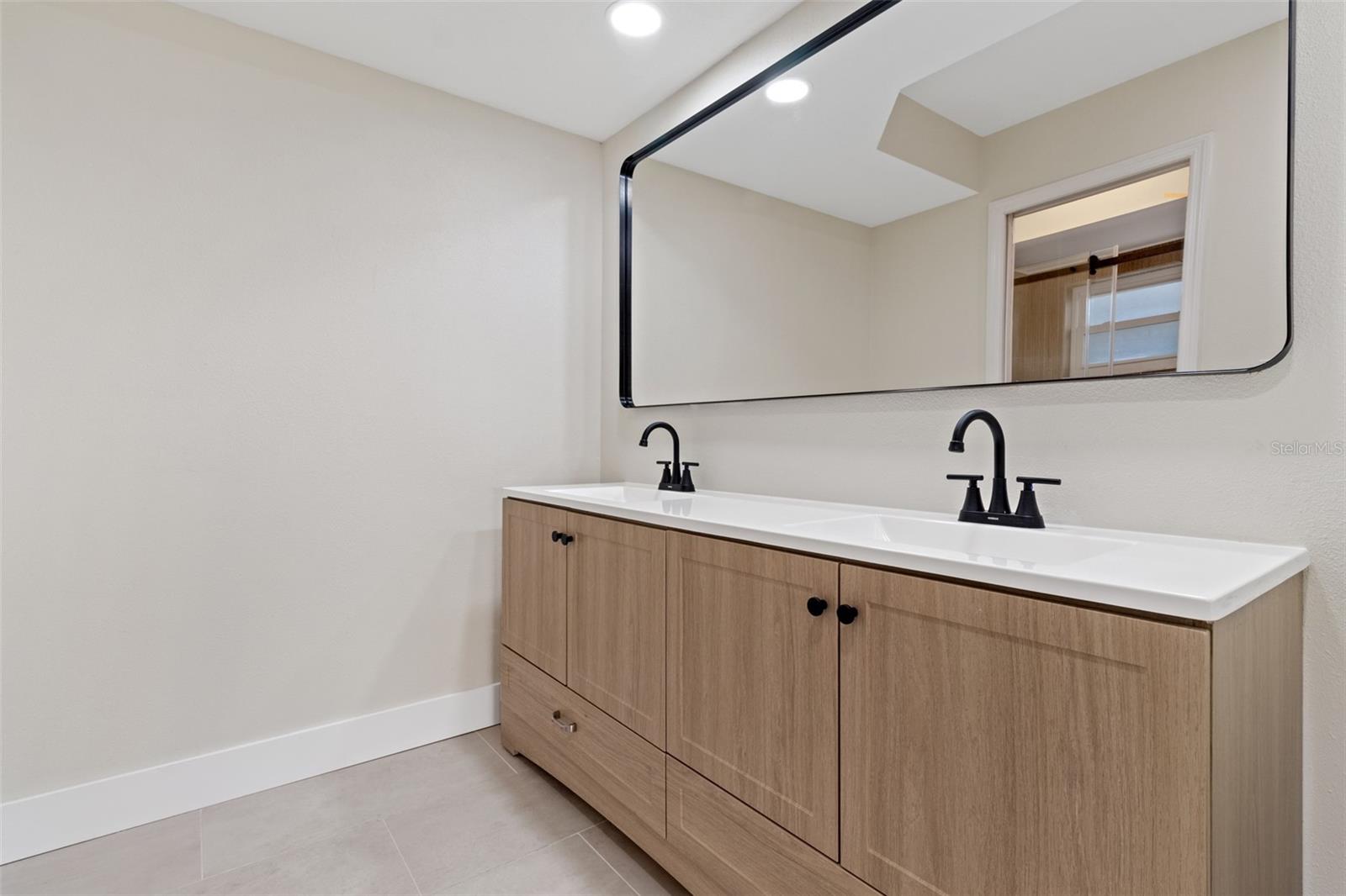 Image 15 of 52 For 3016 Abeline Road