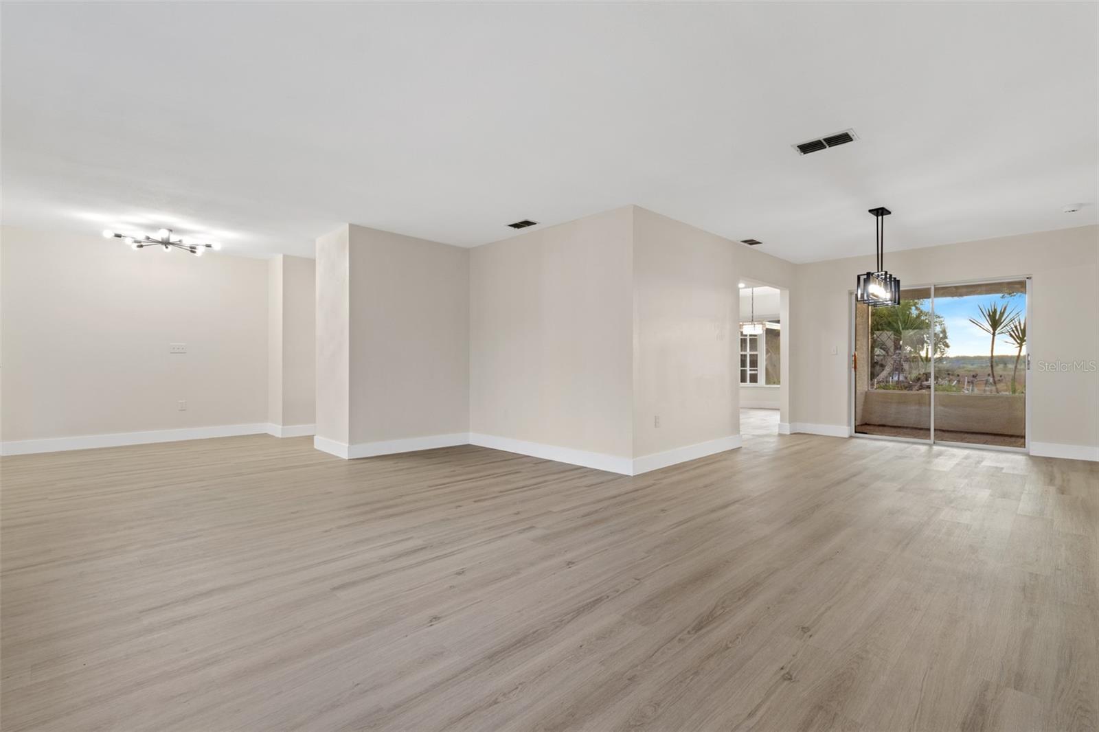 Image 21 of 52 For 3016 Abeline Road