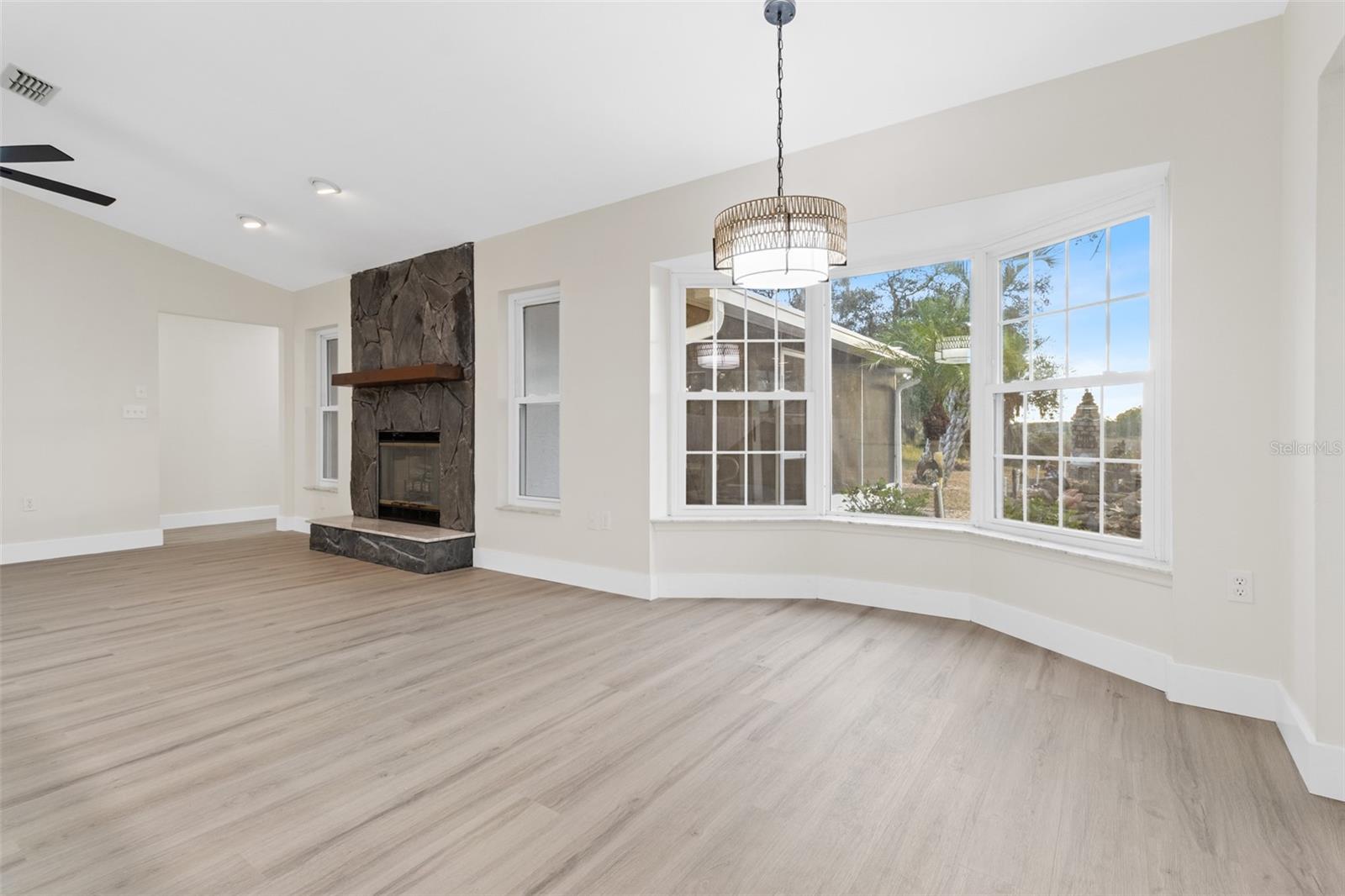 Image 22 of 52 For 3016 Abeline Road