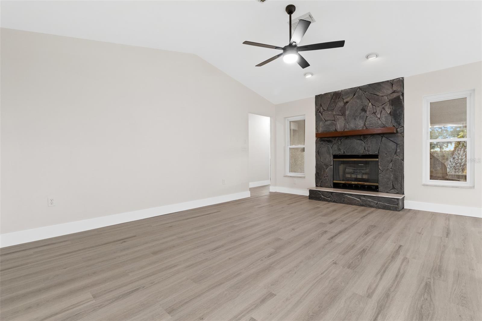 Image 6 of 52 For 3016 Abeline Road