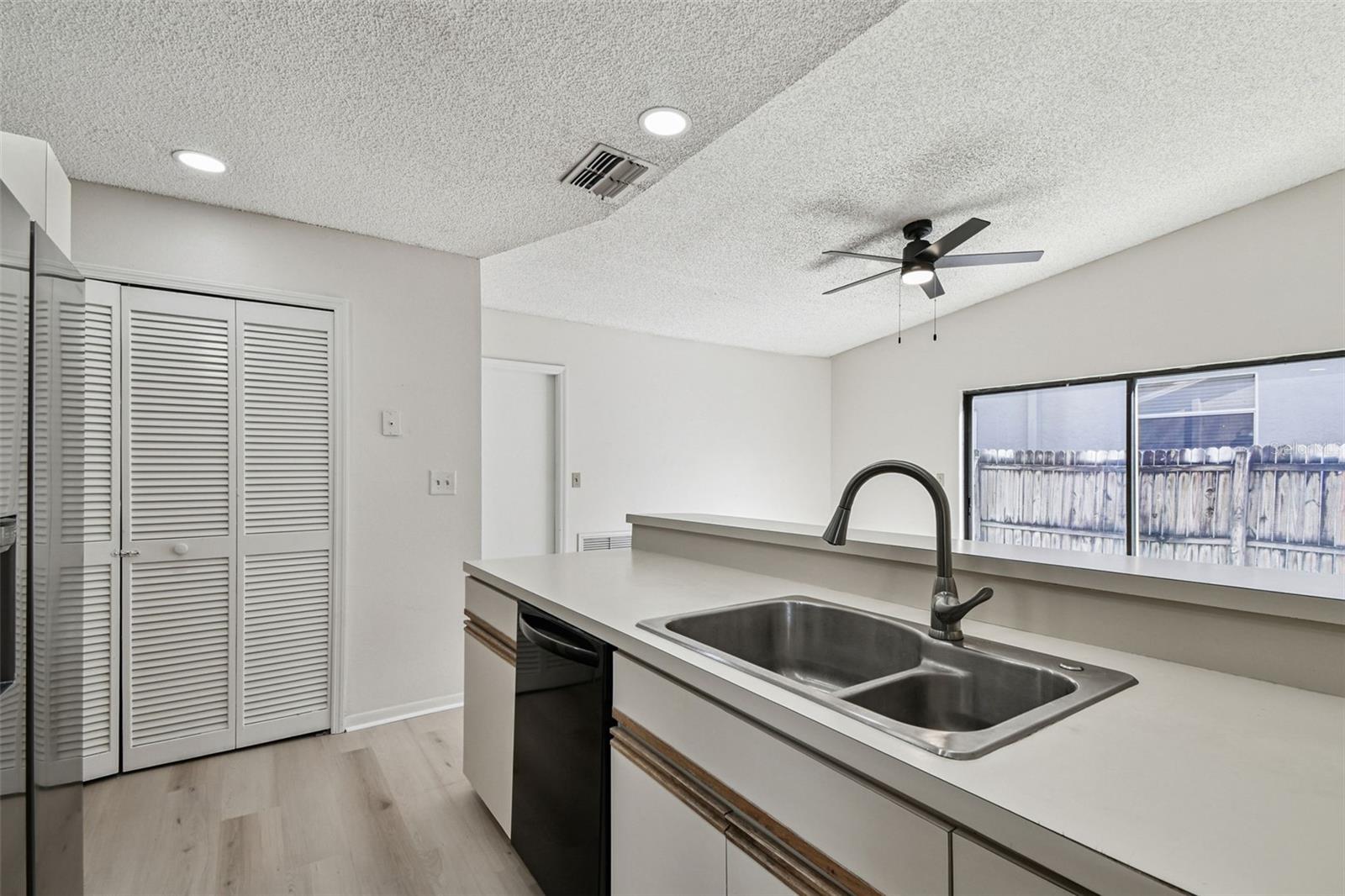 Image 12 of 28 For 698 Crystal Drive