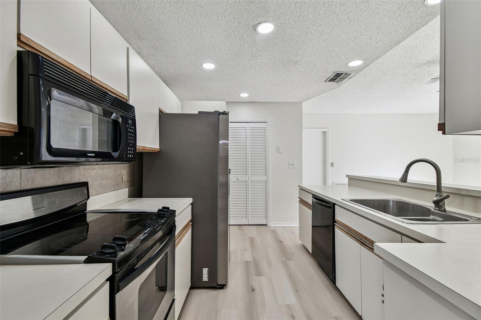 Image 13 of 28 For 698 Crystal Drive