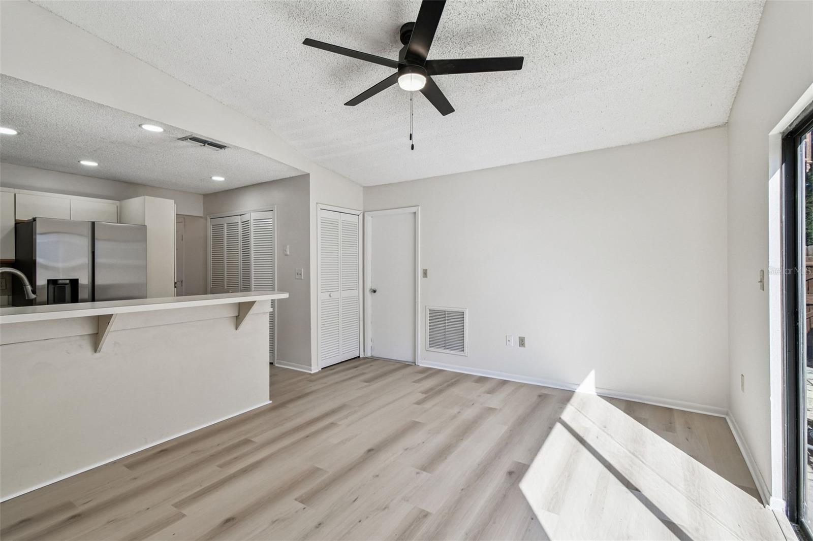 Image 14 of 28 For 698 Crystal Drive