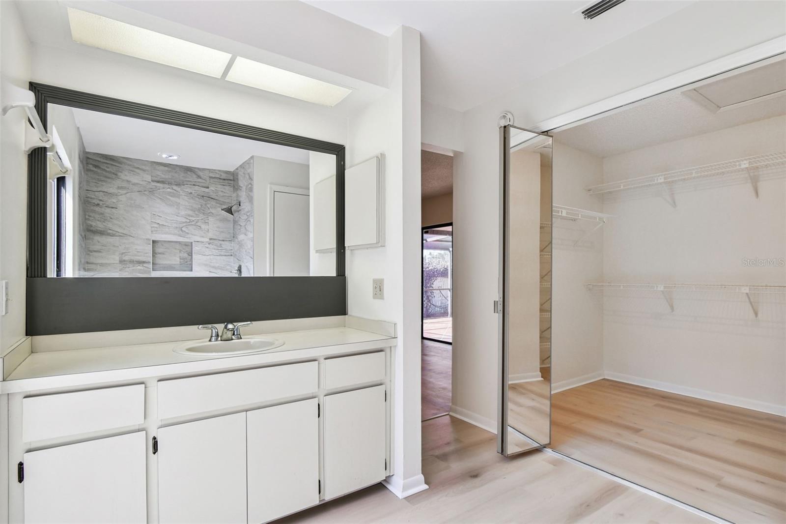 Image 21 of 28 For 698 Crystal Drive