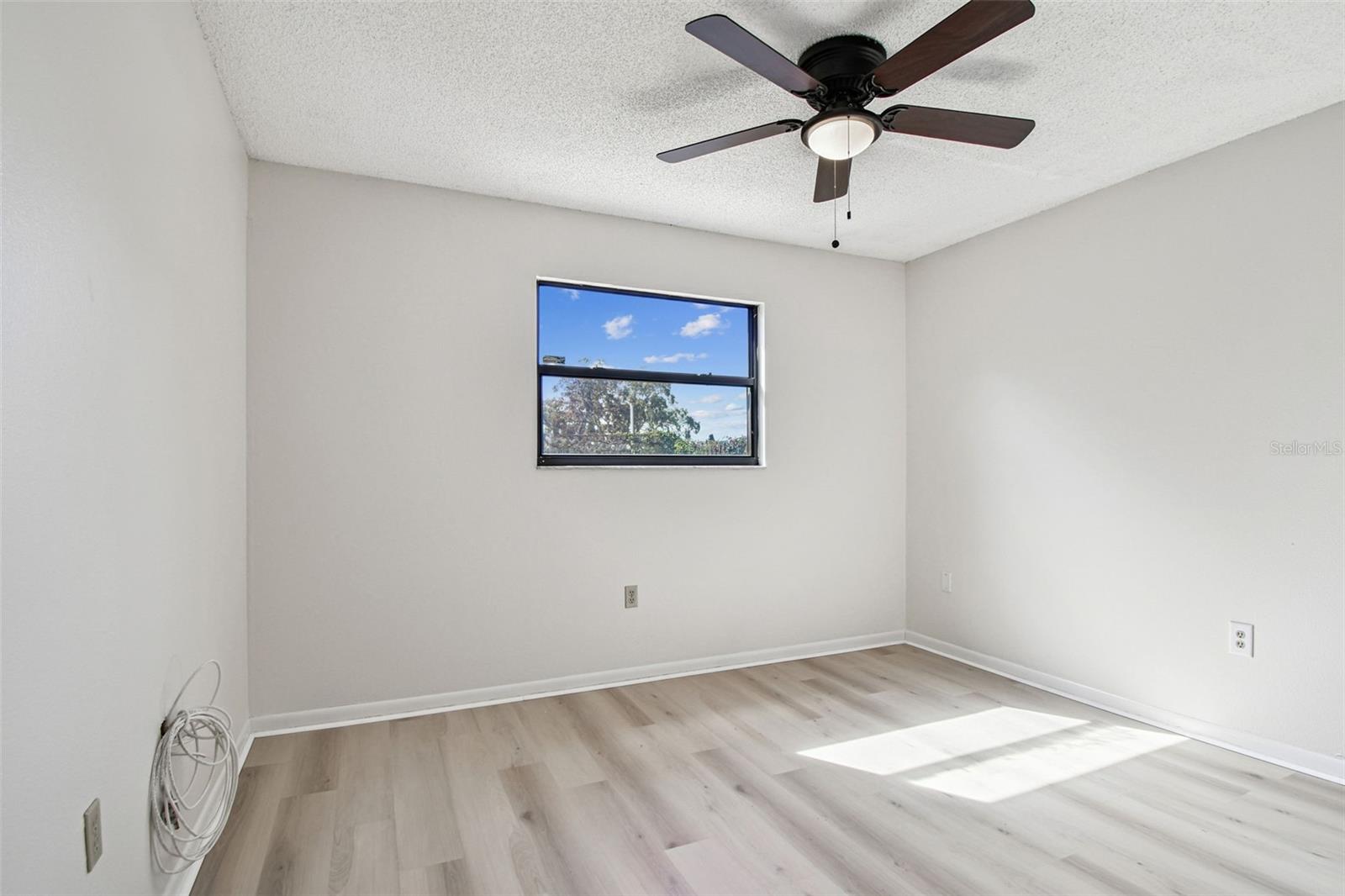 Image 22 of 28 For 698 Crystal Drive