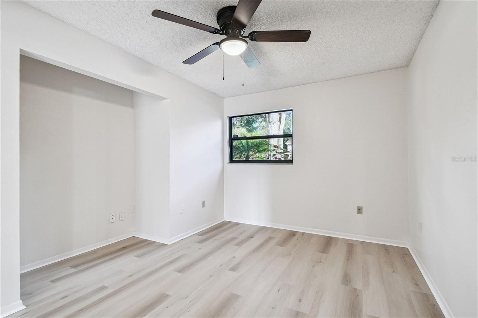 Image 25 of 28 For 698 Crystal Drive