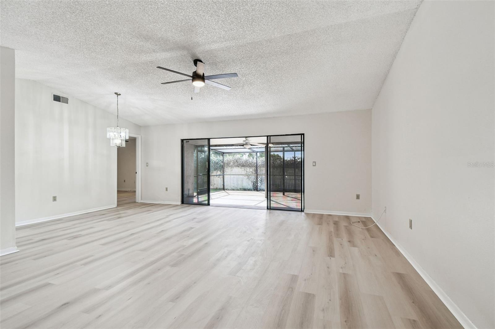 Image 5 of 28 For 698 Crystal Drive