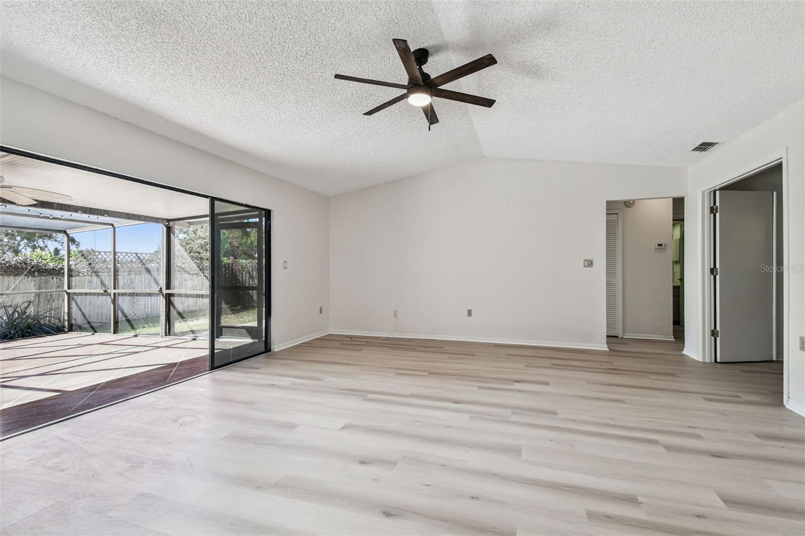 Image 7 of 28 For 698 Crystal Drive