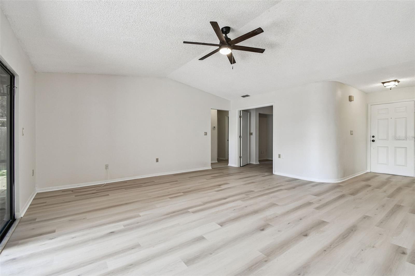 Image 9 of 28 For 698 Crystal Drive