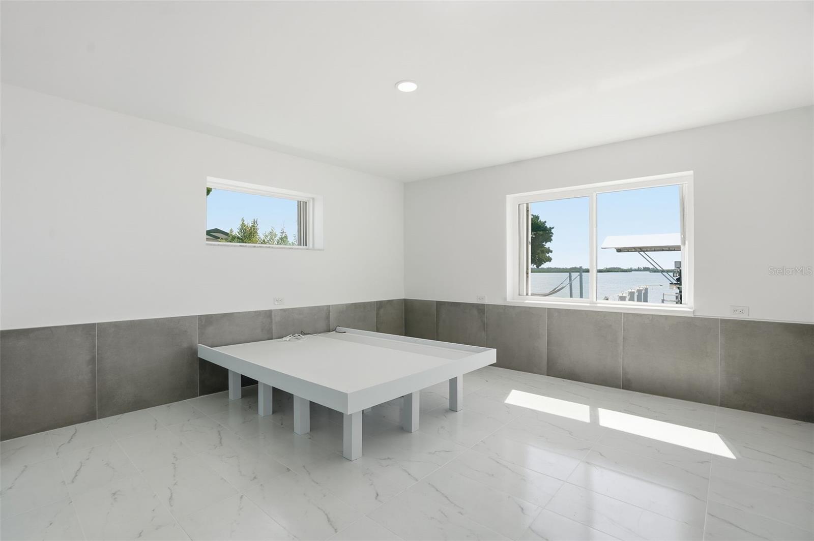 Image 18 of 57 For 11982 Bayshore Drive