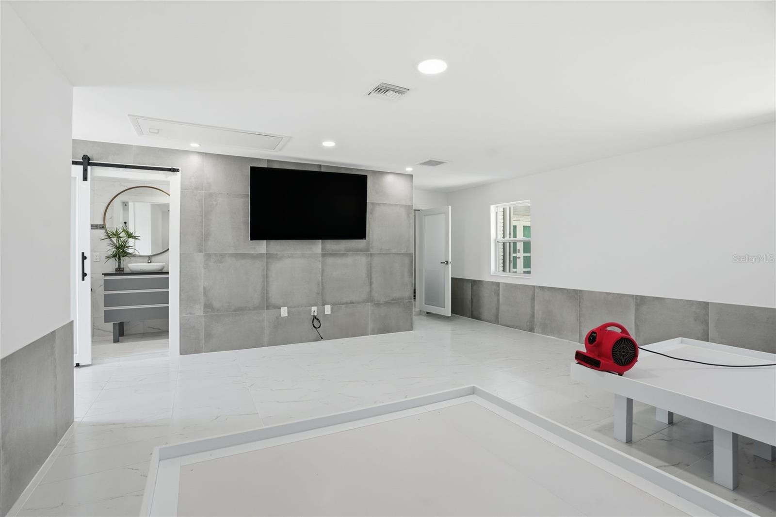 Image 21 of 57 For 11982 Bayshore Drive