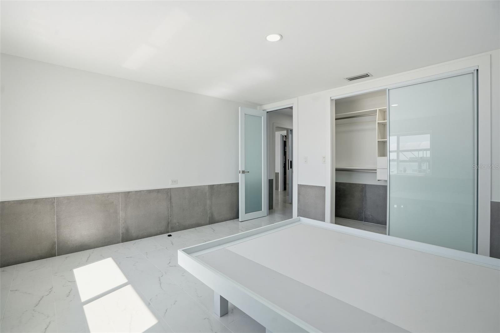 Image 22 of 57 For 11982 Bayshore Drive