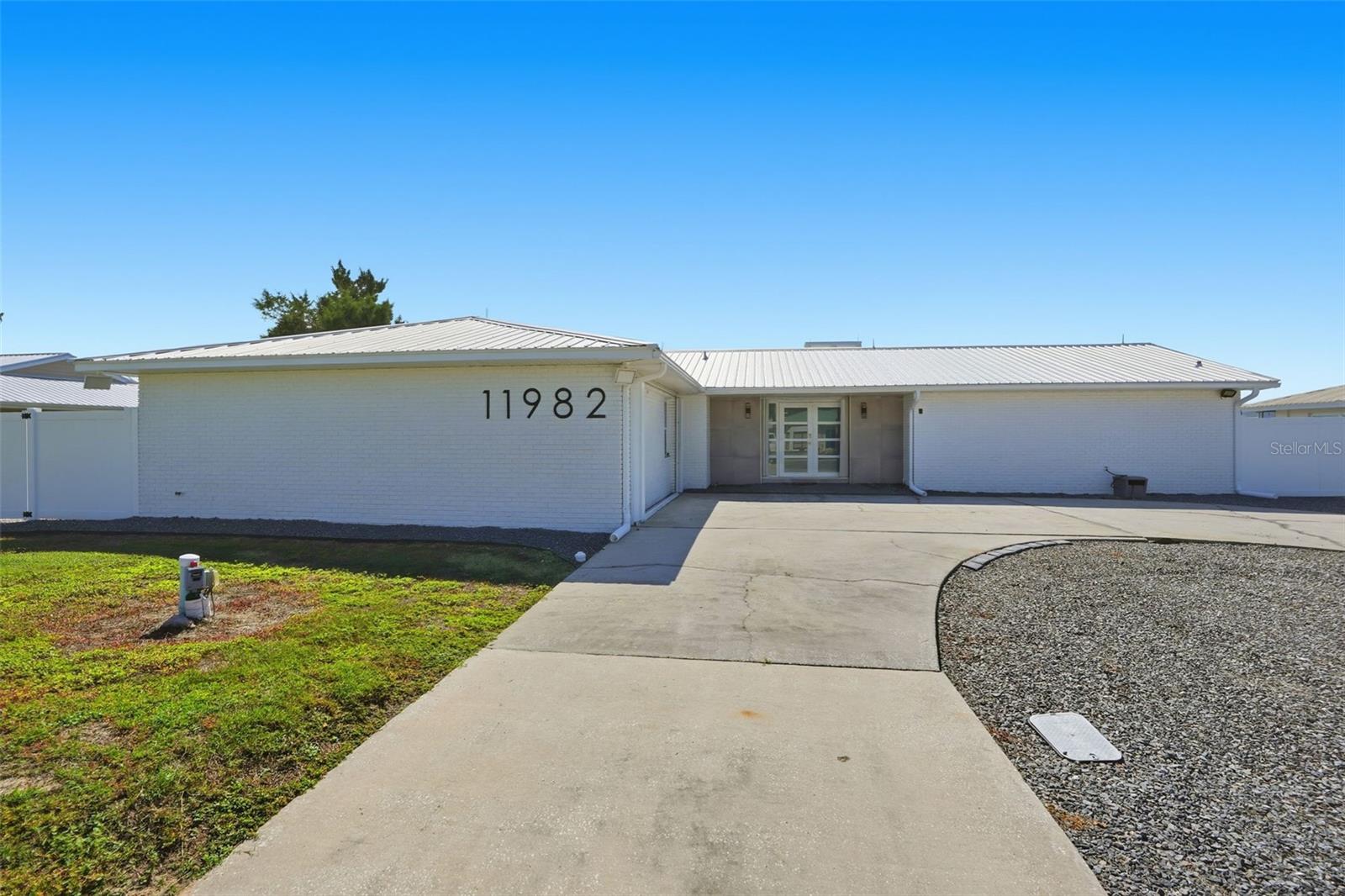 Image 3 of 57 For 11982 Bayshore Drive