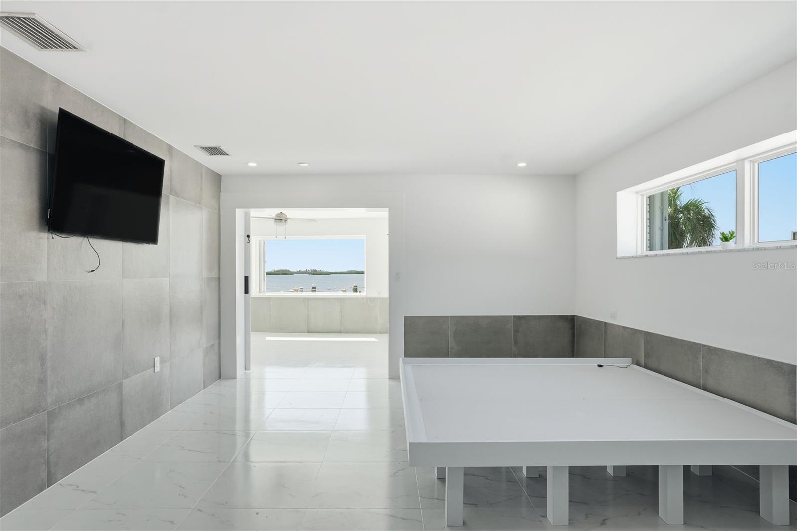 Image 36 of 57 For 11982 Bayshore Drive