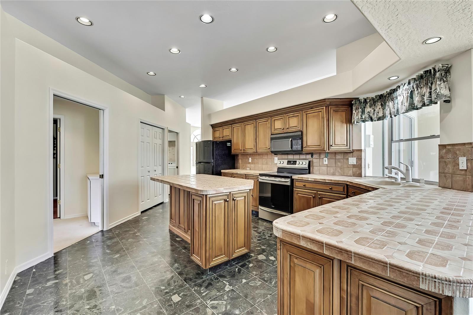 Image 17 of 75 For 4412 Lake In The Woods Drive