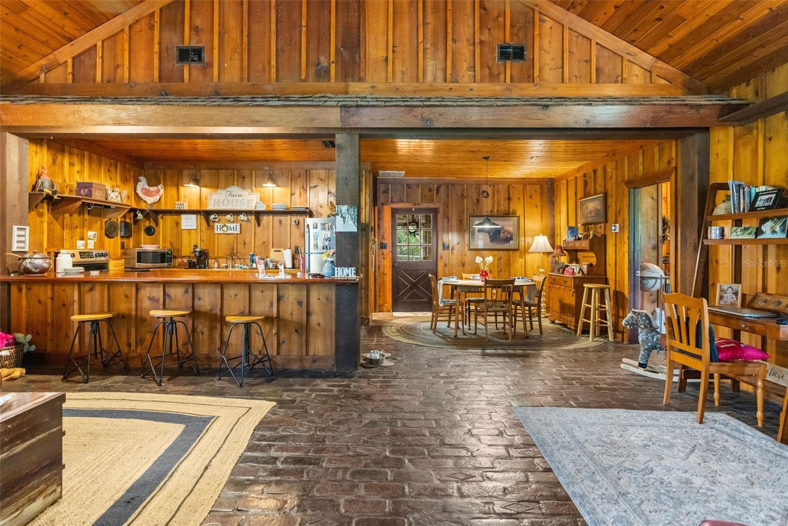 Listing photo id 11 for 1325 Culbreath Road