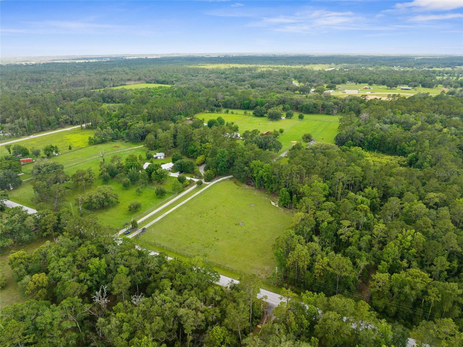 Listing photo id 13 for 1325 Culbreath Road