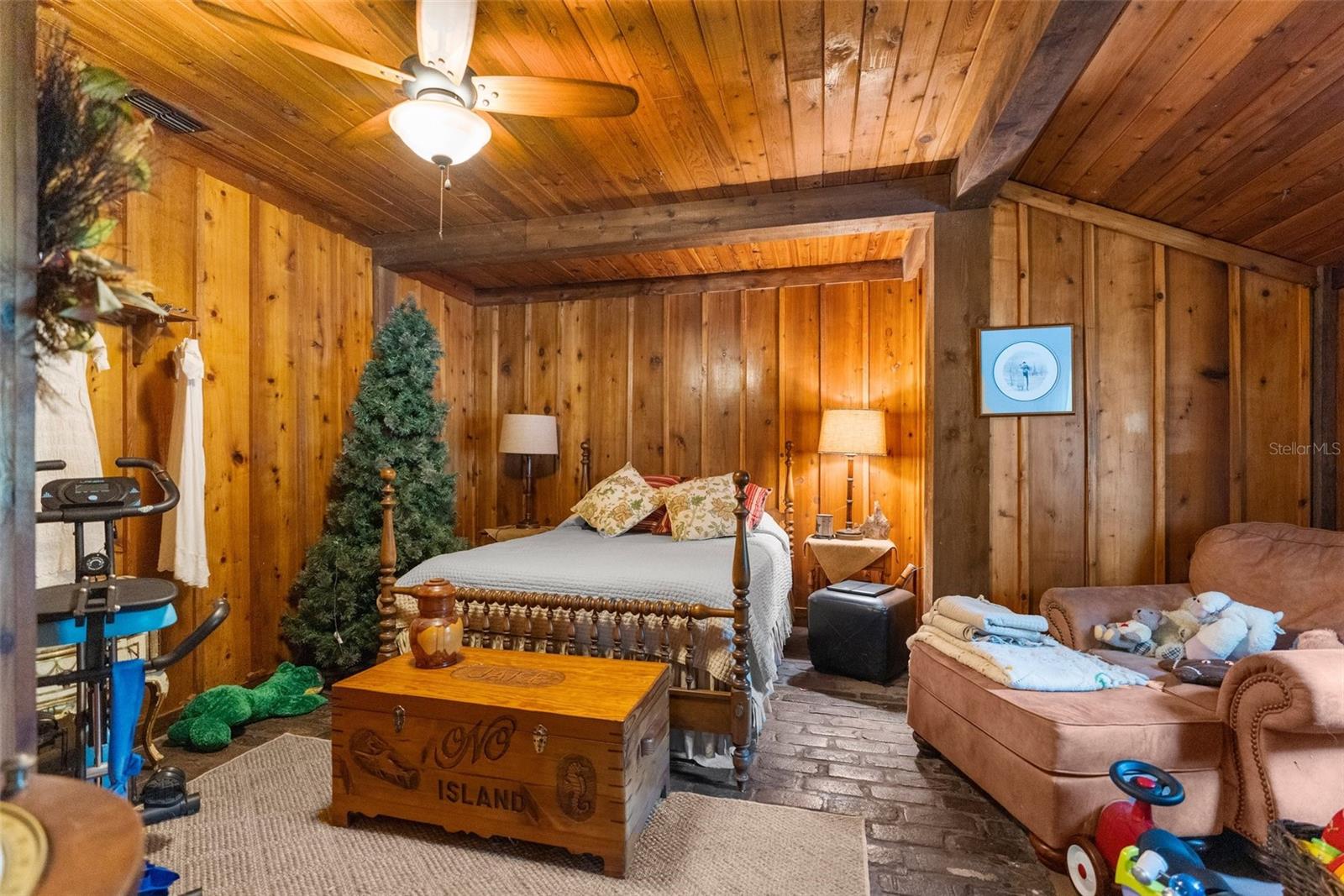 Listing photo id 45 for 1325 Culbreath Road